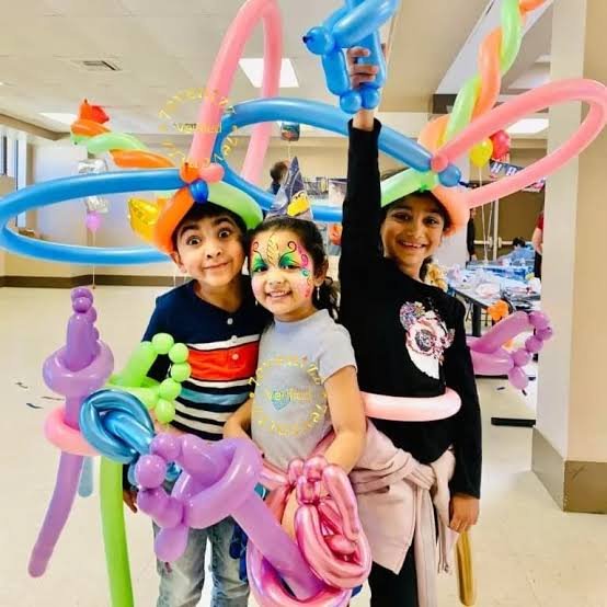 Balloon Sculptor for Birthday Party in Delhi NCR