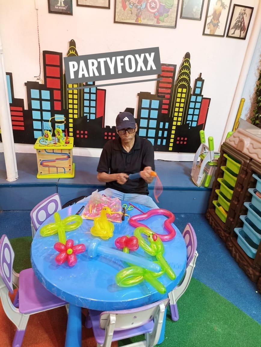 Balloon Sculptor for Birthday Party in Delhi NCR
